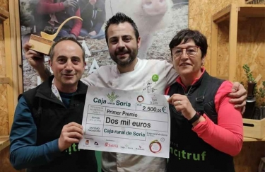 Adrián Merenciano, del restaurante Flote, recoge su premio. Foto: El Mirón de Soria