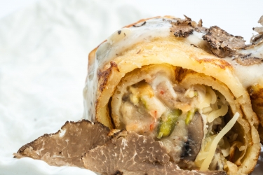 Crepes rellenos de setas de cardo verduritas carabineros y trufa 