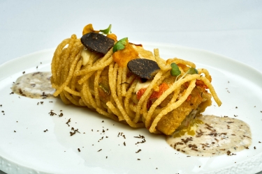 Espaguetis fritos con crema de trufa negra de Soria
