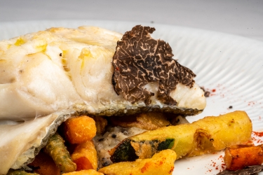 Bacalao skrey al horno con parmentier y tempura de verduras