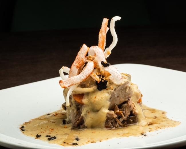 Meet Gastrobar _ Milhojas de lengua escabechada con salsa de trufa negra de Soria 