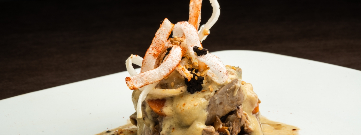 Meet Gastrobar _ Milhojas de lengua escabechada con salsa de trufa negra de Soria 