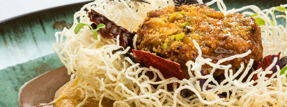 Virrey Palafox _ Rabo de toro con meloso de manitas y fideos crujientes