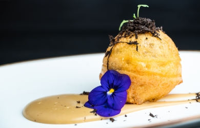 Gastrotasquita _ Buñuelo de foie y crema de trufa