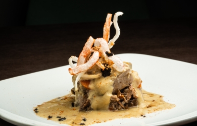 Meet Gastrobar _ Milhojas de lengua escabechada con salsa de trufa negra de Soria 